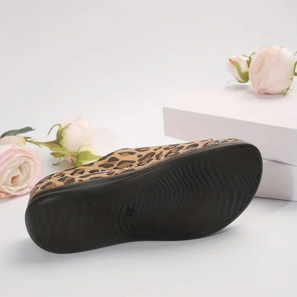 🔥🆕Leopard Print Wedge Slip on Sandal - Picture 7 of 10